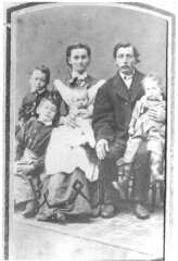 Henry a Josefina s rodinou